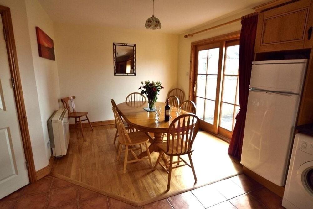 Burnham View Villa Дингъл Екстериор снимка